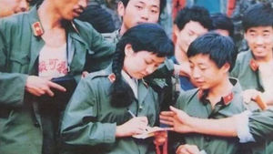 [핫포토] 중국 매체, 펑리위안의 젊은 시절 사진 공개
