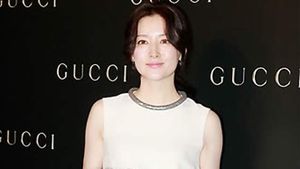 이영애, 육사에 1억 중학교에 5천만 원 쾌척