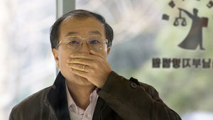 [핫포토] 얼굴 가리는 김재철 전 사장