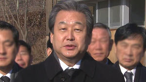 [취재파일플러스] 봉하마을 찾은 김무성 대표의 회고