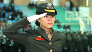 [슬라이드 포토] "나는 여성 최초 해병대 ROTC!"