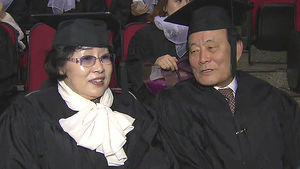 [수도권] 오누이처럼 격려하며&hellip;학사모 쓴 70대 만학도