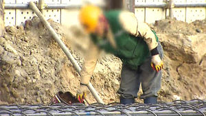 '반퇴' 시대&hellip;험한 일로 내몰리는 고령 근로자