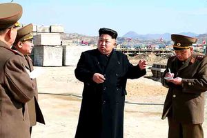 [슬라이드 포토] 김정은 위원장 동해 원양어업기지 시찰