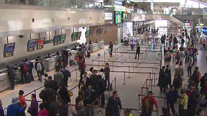 '오래 참았다' 여행 봇물&hellip;김해공항 하루 이용객 신기록