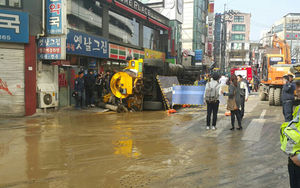 강남&middot;신촌서 도로 '푹'&hellip;지반 침하로 사고 잇달아