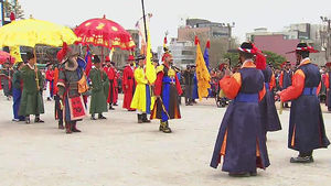 부활한 정조 행차&hellip;재미 더한 수원화성축제