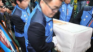 [슬라이드 포토] 고 성완종 전 회장 오늘 발인