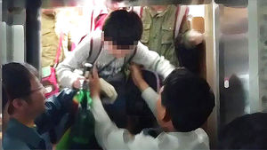 승강기에 갇혀 '공포의 10분'&hellip;울부짖은 아이들