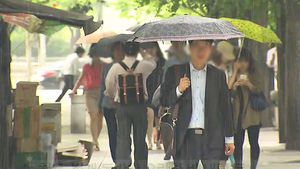 낮부터 천둥&middot;번개치고 황사비까지&hellip;요란한 날씨