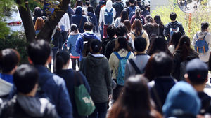 [취재파일] 공무원시험 최고 경쟁률 734:1&hellip;잔인한 4월의 청춘들