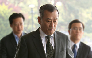 '횡령&middot;도박' 장세주 회장 19시간 조사&hellip;영장 방침
