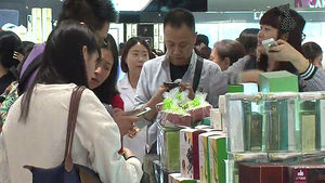 '엔저 충격' 심화&hellip;수출&middot;관광 업계 전전긍긍