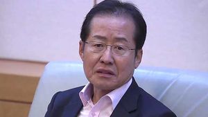 '1억 의혹' 홍준표 내일 피의자 소환