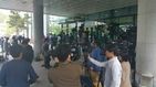 섬네일이미지  5:'성완종 리스트' 관련 홍준표 경남도지사의 검찰 출석을 기다리는 취재진들의 모습.  (사진 = 이승환 영상취재기자)