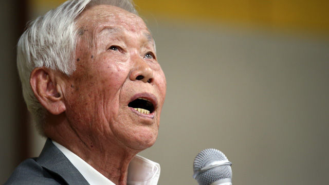 메인이미지  2 : 일본이 강제노역시설 일부의 세계유산 등재를 추진 중인 가운데 9일 오전 광주 서구 광주청소년문화센터에서 열린 '강제동원 피해자 증언'행사에서 일본 나가사키 아소 탄광에서 강제노역한 공재수 할아버지가 당시 상황을 눈물을 흘리며 증언하고 있다. 