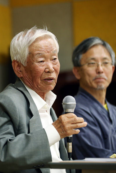 메인이미지  3 : 일본이 강제노역시설 일부의 세계유산 등재를 추진 중인 가운데 9일 오전 광주 서구 광주청소년문화센터에서 열린 '강제동원 피해자 증언'행사에서 일본 나가사키 아소 탄광에서 강제노역한 공재수 할아버지가 당시 상황을 눈물을 흘리며 증언하고 있다. 