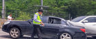 섬네일이미지  3:9일 낮 12시 25분께 경기도 의정부시 서울외곽순환고속도로 수락산 터널 앞에서 달리는 트레일러에 실려 있던 대형 콘크리트 말뚝 5개가 도로로 떨어졌다. 이 가운데 콘크리트 말뚝 2개가 뒤따르던 승용차를 덮쳤으며 이 사고로 승용차에 타고 있던 김모(34&middot;여)씨 등 4명이 다쳤다.
