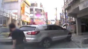 목격자가 피해 차량 주인 행세&hellip;돈 받아 챙겨