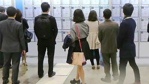 4월 청년실업률 10.2%&hellip;16년 만에 최고