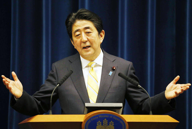 메인이미지  1 : 아베 신조(安倍晋三) 일본 총리가 14일 오후 집단자위권 행사 등에 관한 내용을 담은 안보관련법 제&middot;개정안을 각의 결정한 후 총리관저에서 기자회견을 하고 있다. 