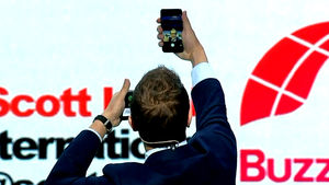 [SDF 2015] 시작하자마자 '찰칵', 이색 오프닝 연사