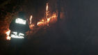 섬네일이미지  3:22일 저녁 대전 동구 식장산 고산사 인근에서 불이 나 소방 관계자가 진화 작업을 하고 있다