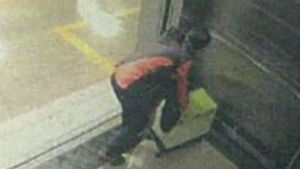 부탄가스 묶음 들고 '왔다갔다'&hellip;수상한 CCTV 속 男