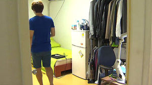 3.3㎡에 쪼그려 사는 청춘&hellip;130만 명 민달팽이 세대