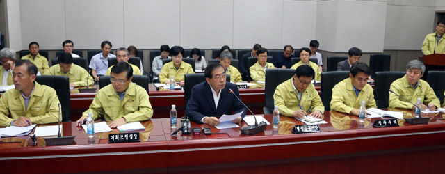 메인이미지  4 :  박원순 서울시장이 5일 서울시청에서 열린 메르스 관련 대책회의에서 굳은 표정으로 모두발언을 하고 있다.  (서울=연합뉴스)