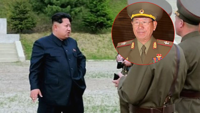 '북한 2인자' 황병서, 김정은 앞서 걷다가 '화들짝' 놀라