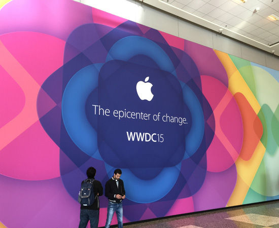메인이미지  3 : 8일(현지 시간) 애플의 세계개발자회의 'WWDC 2015' 개막을 앞둔 샌프란시스코 모스코니 센터 행사장 내에 포스터가 걸려 있다. (샌프란시스코=연합)