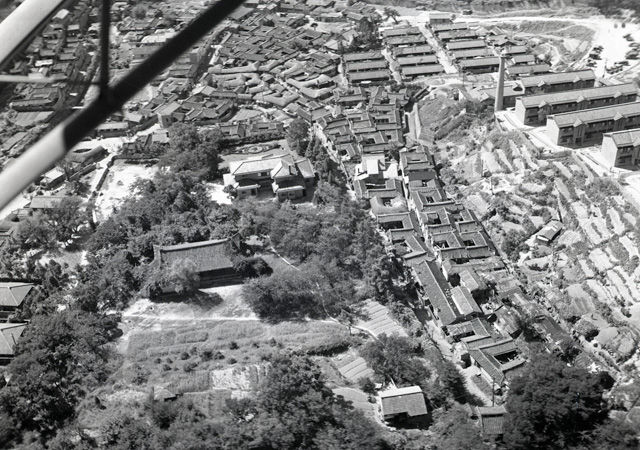 메인이미지  6 : 1948년 비행기에서 내려다본 서울. 이 사진은 당시 국내에 있던 한 미군이 촬영한 것으로 김한근 부경근대사료연구소 소장이 미국의 한 수집가로부터 입수했다.<< 부경근대사료연구소 제공 >> (부산=연합뉴스)