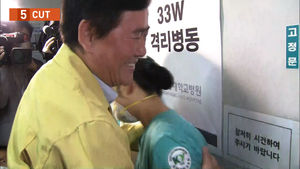 [5컷] 마스크 빼고 포옹까지&hellip;최경환 '격려의지'