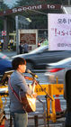 섬네일이미지  3:12일 오후 경기도 의정부시 미2사단 캠프 레드클라우드 앞에서 열린 고(故) 신효순 심미선 13주기 추모행사에서 추모곡이 연주되고 있다. (의정부=연합)