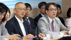 섬네일이미지  4:한국과 세계보건기구(WHO) 합동평가단 공동단장인 케이지 후쿠다 WHO 사무차장(가운데)이 13일 오전 정부세종청사 보건복지부에서 열린 기자회견에서 평가단 활동 결과를 발표하고 있다. 