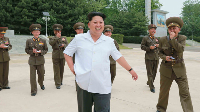 메인이미지  1 : 김정은 북한 국방위원회 제1위원장이 최근 고사포병 군관학교를 시찰했다고 조선중앙통신이 13일 보도했다.
