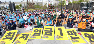 [슬라이드 포토] 최저임금 1만 원 쟁취 결의대회
