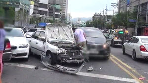 사거리에서 차량 6대 연쇄 추돌&hellip;급발진 여부 조사