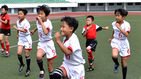 섬네일이미지  4:일성경기장 청소년체육학교에서 경기 시작 전 준비운동을 하는 북한 청소년들의 모습을 조선중앙통신이 23일 보도했다. 촬영일시는 지난 18일이라고 밝혔다. 