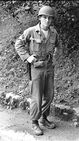 섬네일이미지  1:한국전쟁에 참전했던 듀이 맥린(Dewey McLean, 82) 박사가 최근 연합뉴스에 참전 당시 찍었던 서울시내 풍경 사진을 제공했다. 그는 참전 후 미국으로 돌아가 버지니아텍에서 지질학과 교수로 20여년간 활동하다 1995년 은퇴하고 책을 쓰고 있다. 사진은 한국전쟁 당시 용산 제3철도수송단에서 근무한 맥린 박사. (듀이 맥린 박사 제공)