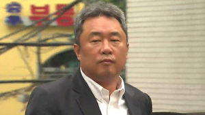 '불법도박&middot;승부조작 혐의' 전창진 감독 경찰 출석