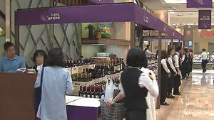 [김범주의 친절한 경제] 콧대 높던 명품마저 "쉽지 않네"&hellip;씁쓸한 세일