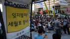 섬네일이미지  3:27일 오후 서울 광화문광장에서 '세월호특별법 시행령 개정 및 조속한 선체인양 촉구 6.27 국민대회'가 열리고 있다.