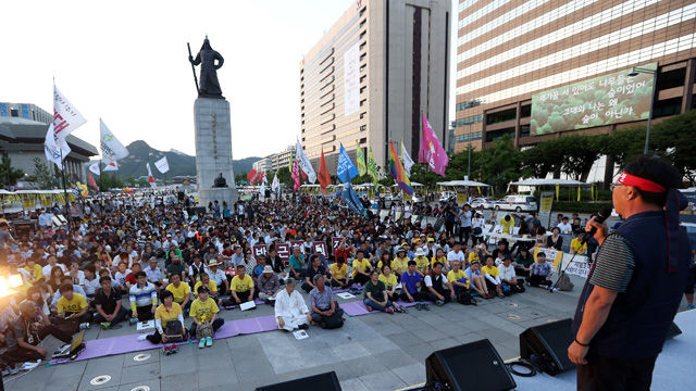 메인이미지  1 : 27일 오후 서울 광화문광장에서 '세월호특별법 시행령 개정 및 조속한 선체인양 촉구 6.27 국민대회'가 열리고 있다.