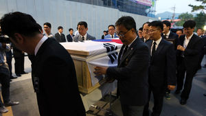 [슬라이드 포토] '중국 버스사고' 희생자 시신 국내로 운구