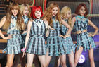 섬네일이미지  3: 새 싱글음반 '파티'(PARTY)를 발표한 걸그룹 소녀시대가 7일 오후 서울 중구 장충동 반얀트리 클럽 & 스파에서 열린 쇼케이스에서 신곡 '체크'(Check)를 선보이고 있다. 