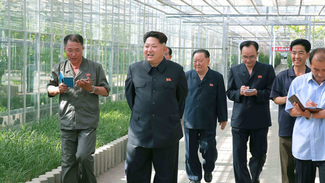 메인이미지  7 : 북한 김정은 국방위원회 제1위원장이 평양남새(채소)과학연구소를 방문했다고 7일 조선중앙통신이 보도했다.
