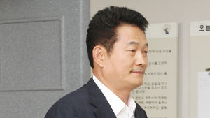 송영길, '원정 성 접대' 허위사실 유포 사건에 증인 출석