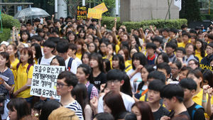 대학생 600명 "日, '전쟁법' 그만두고 한국에 사죄하라"